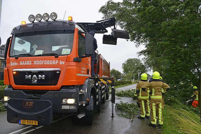 2023/113/20230705-10u11 GB 003 Stormschade Schipholweg BHD-oost.jpg